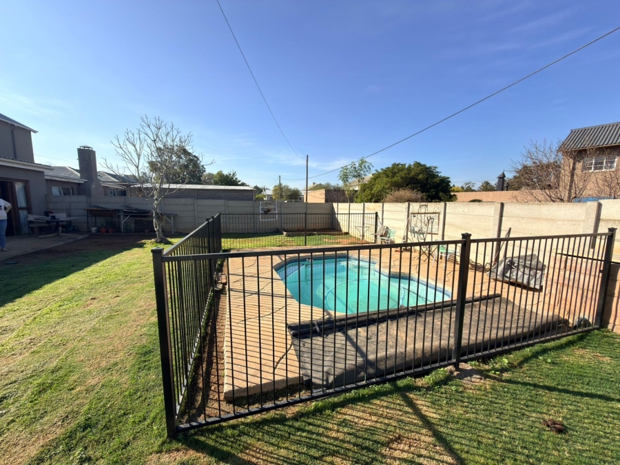 2 Bedroom Property for Sale in Rouxpark Western Cape